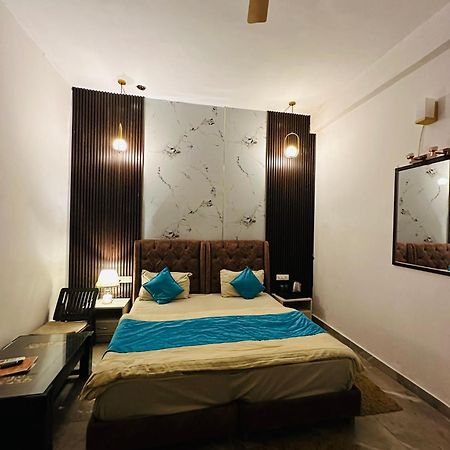 Shivjot Hotel Kharar Екстериор снимка