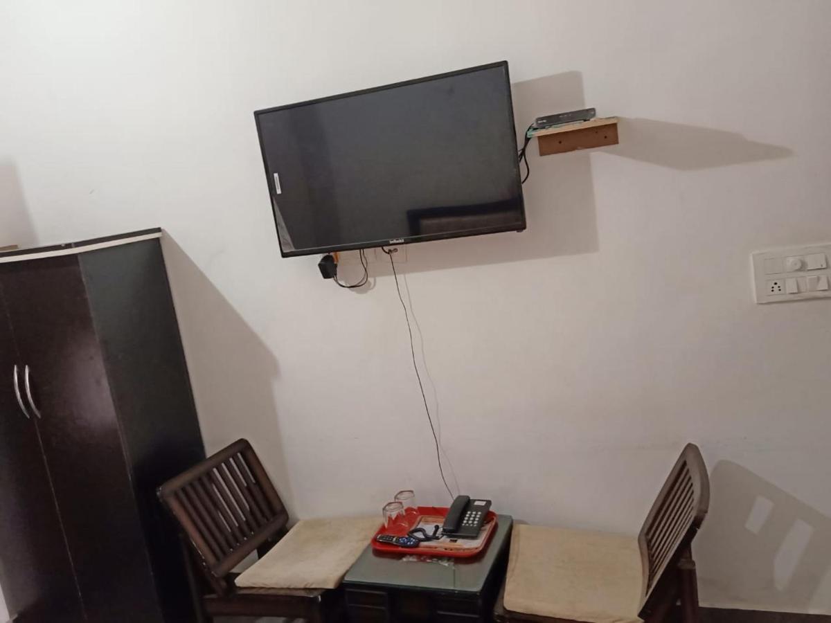 Shivjot Hotel Kharar Екстериор снимка