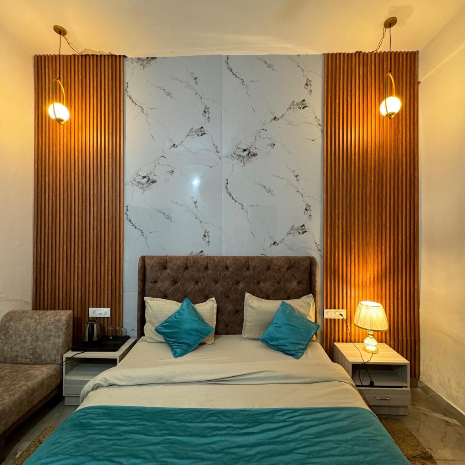 Shivjot Hotel Kharar Екстериор снимка