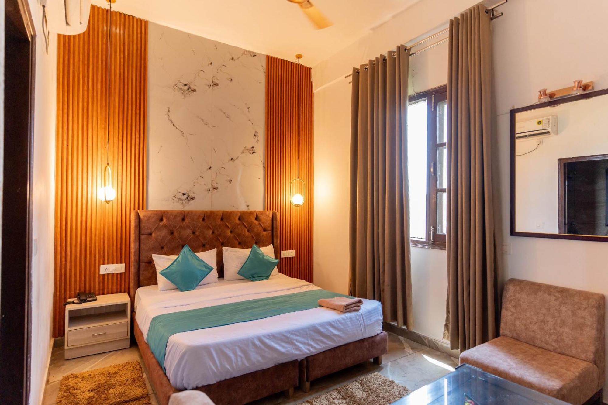 Shivjot Hotel Kharar Екстериор снимка
