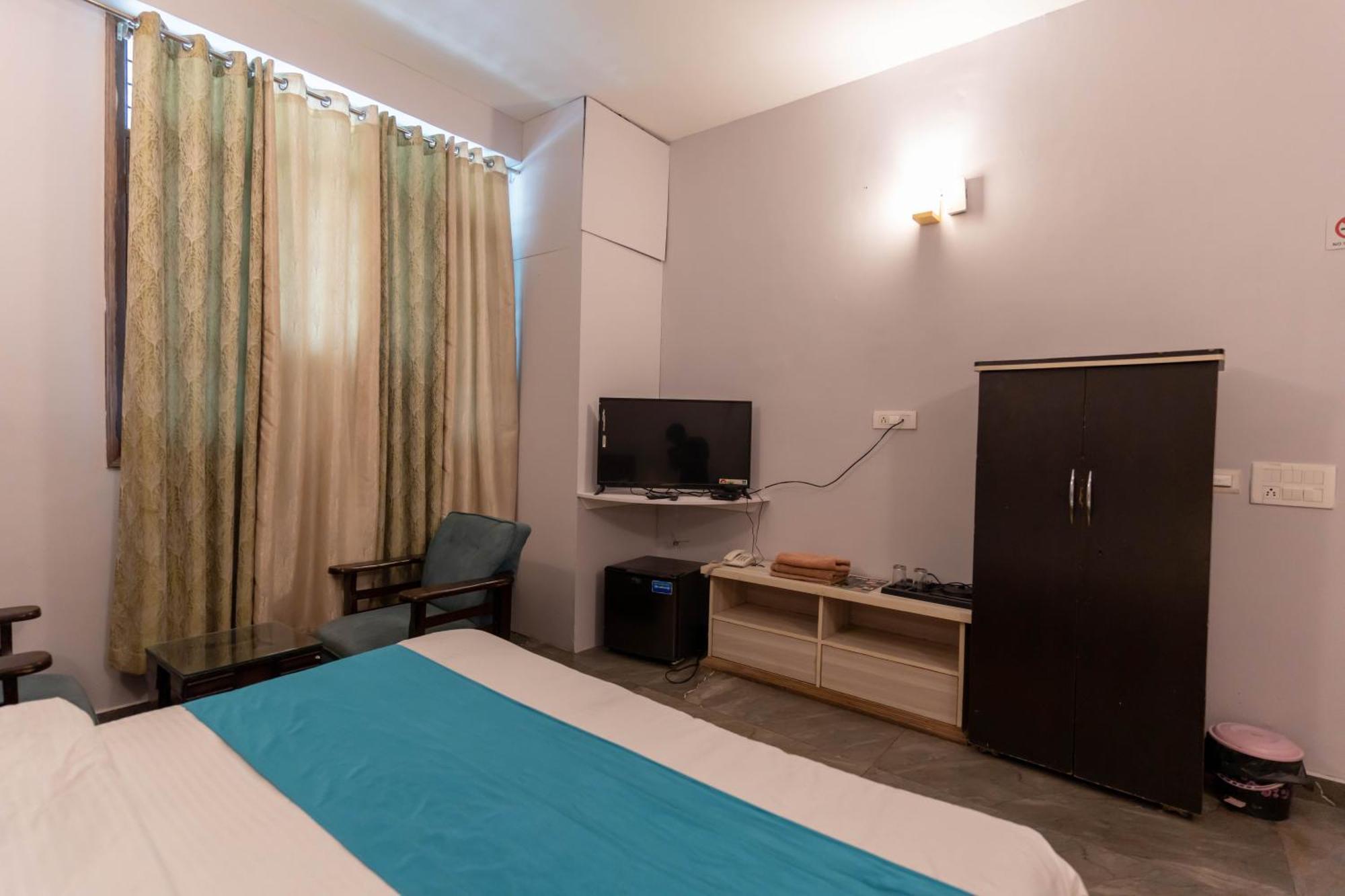 Shivjot Hotel Kharar Екстериор снимка