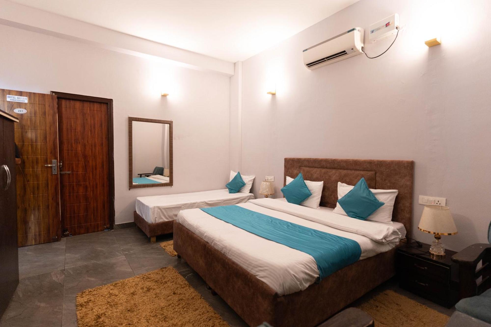 Shivjot Hotel Kharar Екстериор снимка